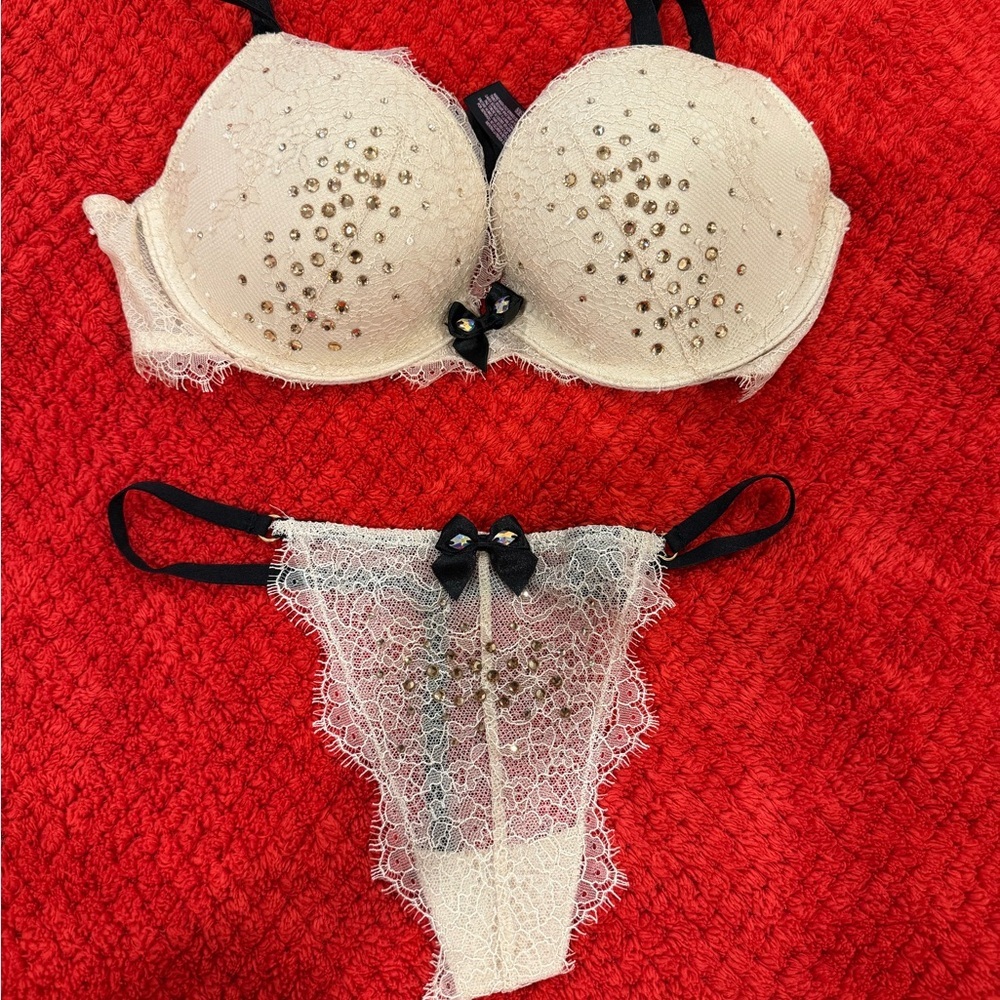 Rare 2014 Limited Edition Fashion Show Bra and G String Set - Picture 3 of 6